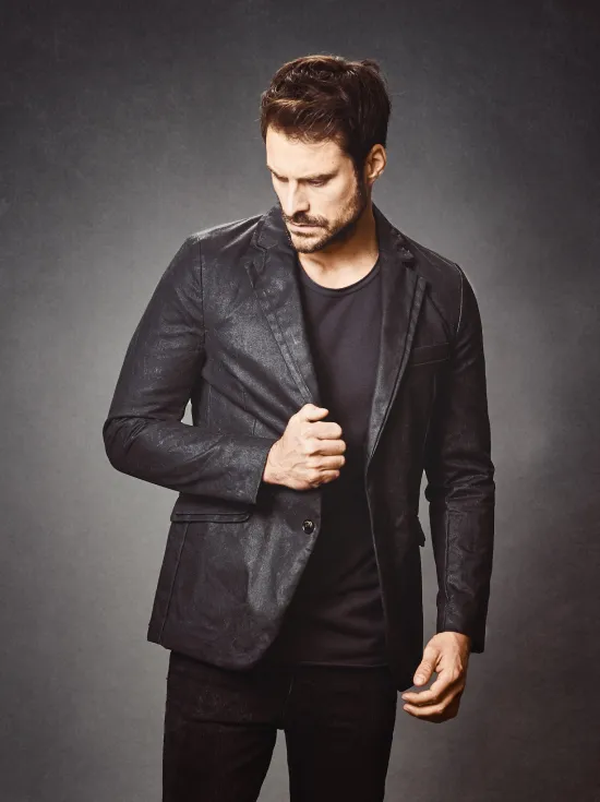 Forres (black)