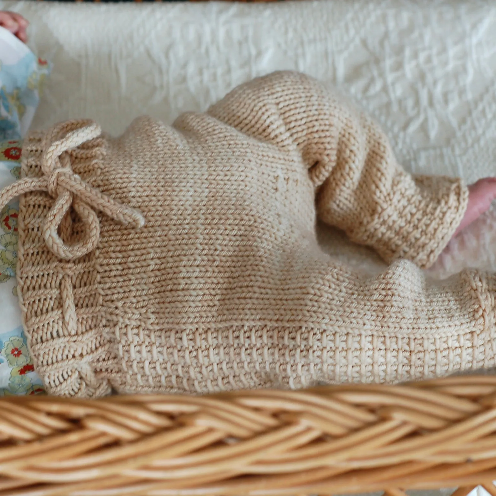 Little Leggings, Frogginette. Print Knitting Pattern
